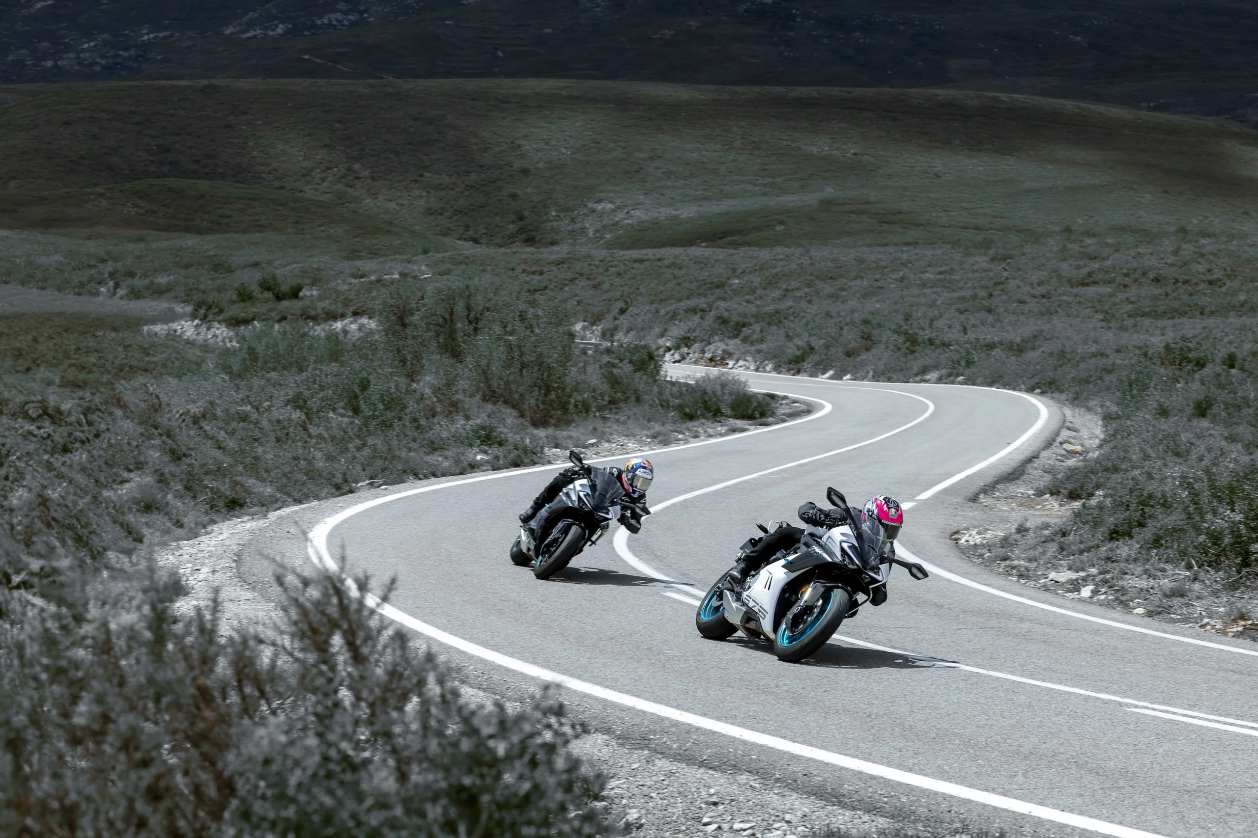 CFMOTO 675SR-R - Obrázek 2